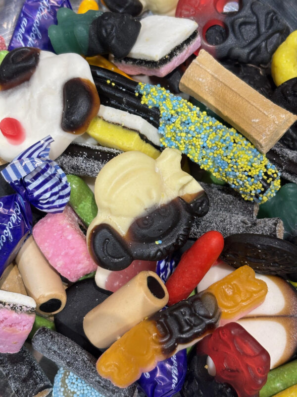 Zoom sur les bonbons du sachet découverte réglisse Sweeties Confiserie